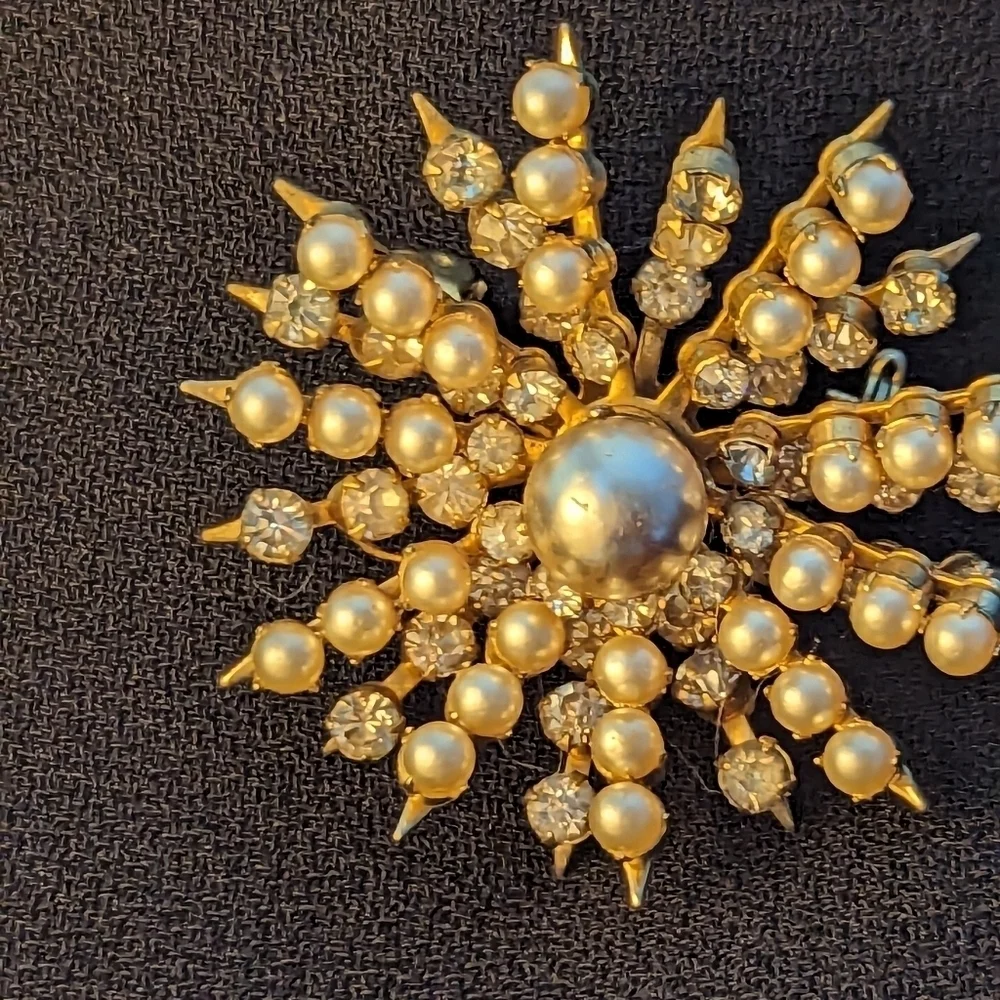 Coro Vintage Signed Brooch Faux Pearls rhinestone diamonds, atomic sun burst